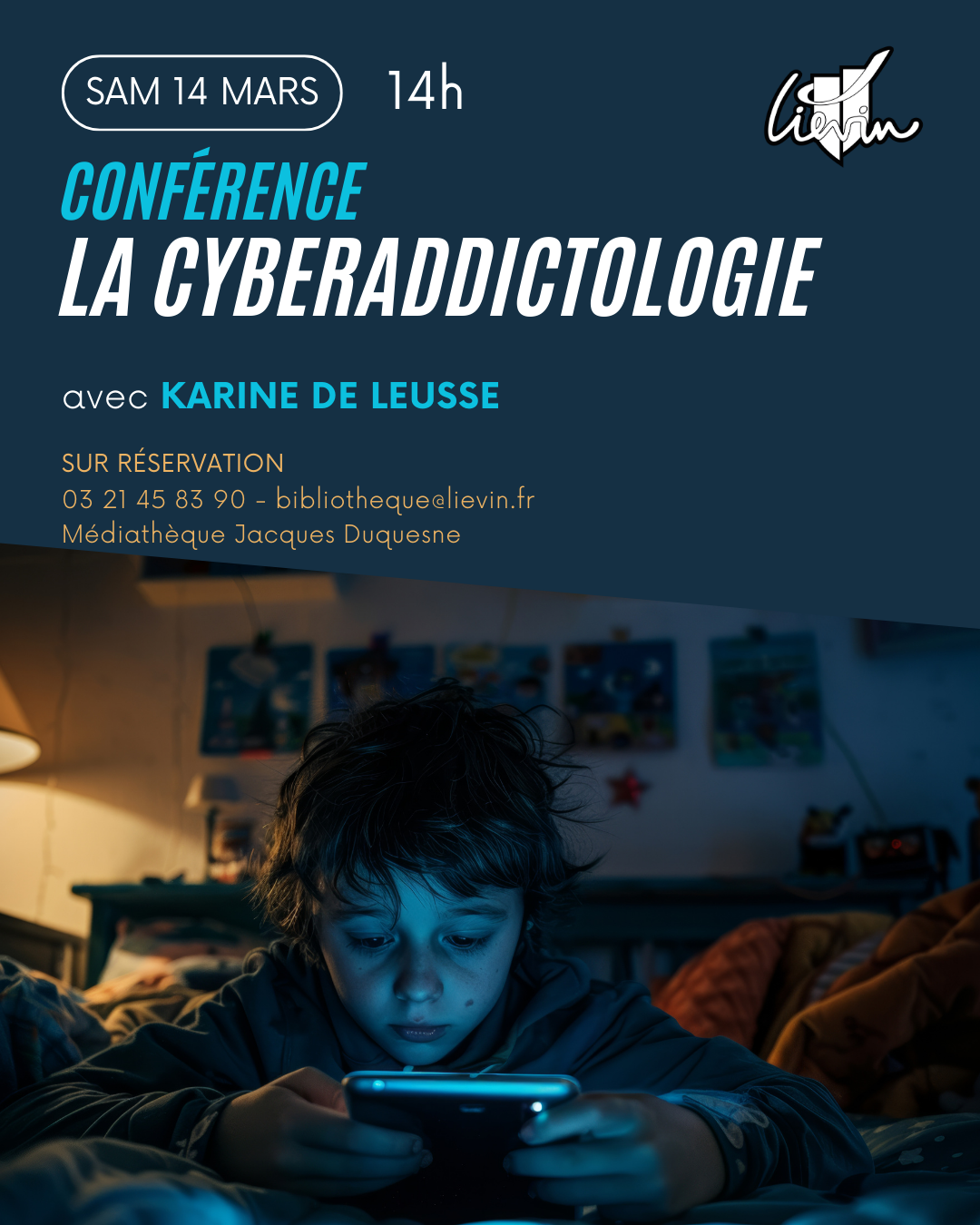 Enfant devant un écran la nuit