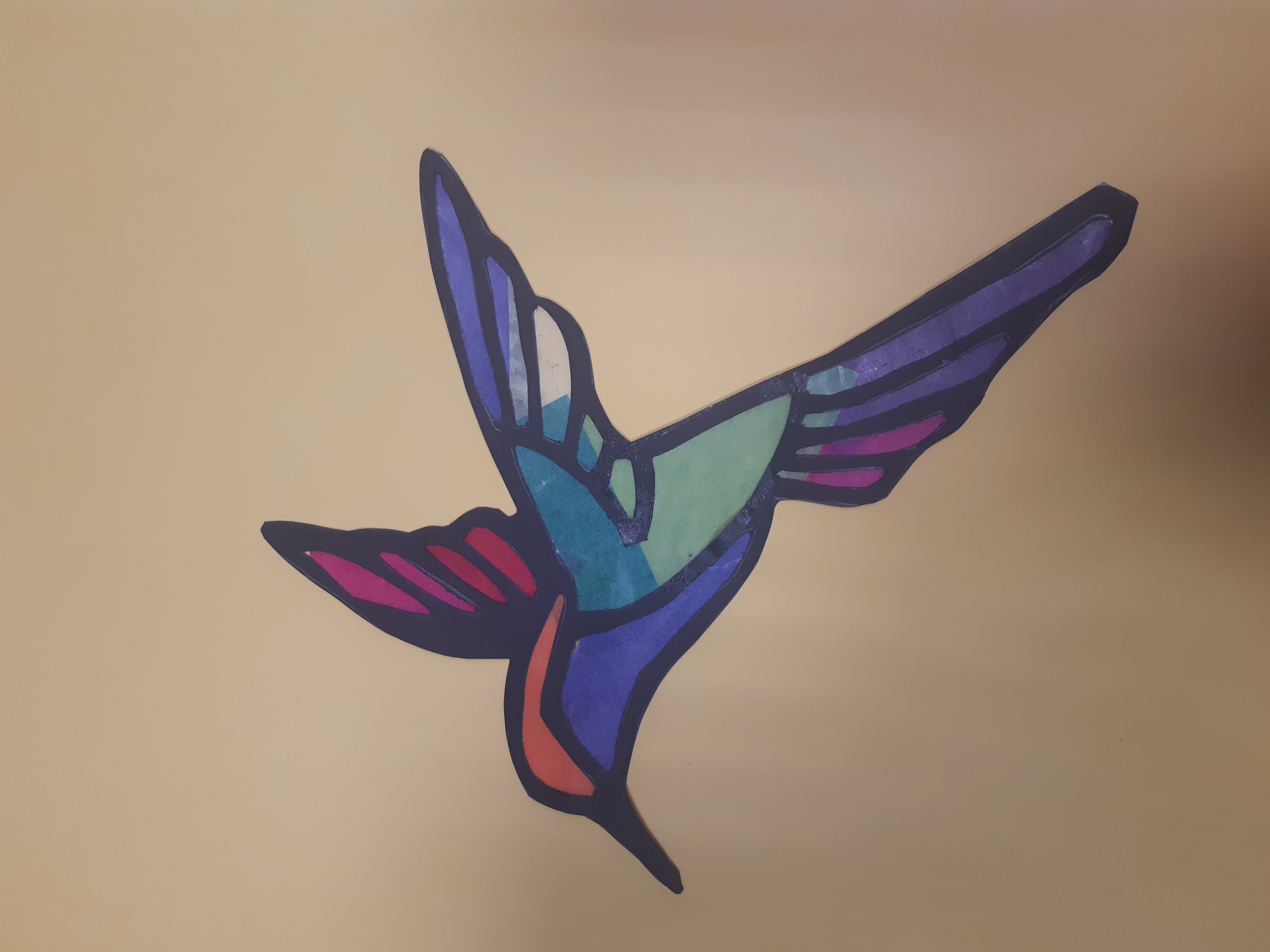 colibri réalisé en papier vitrail de toutes les couleurs